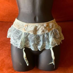 Victoria’s Secret Lace Garter Belt